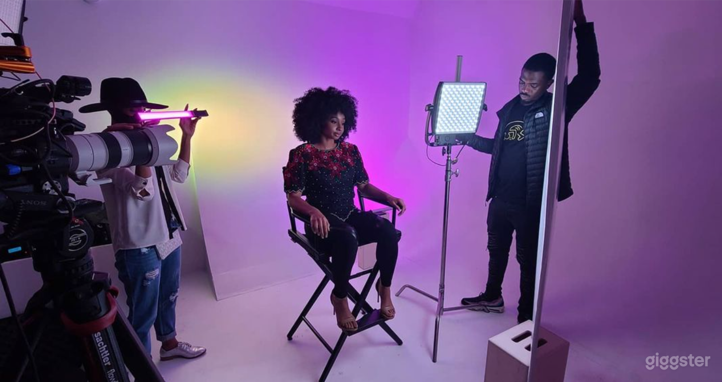 Photo &amp; Video Production Studio With Infinity Wall Photo 3