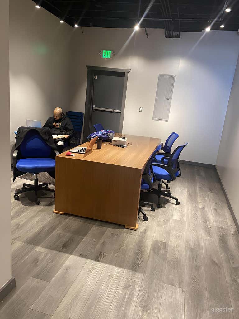  Lively Conference Room 