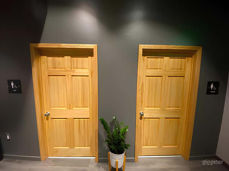  Lively Conference Room 