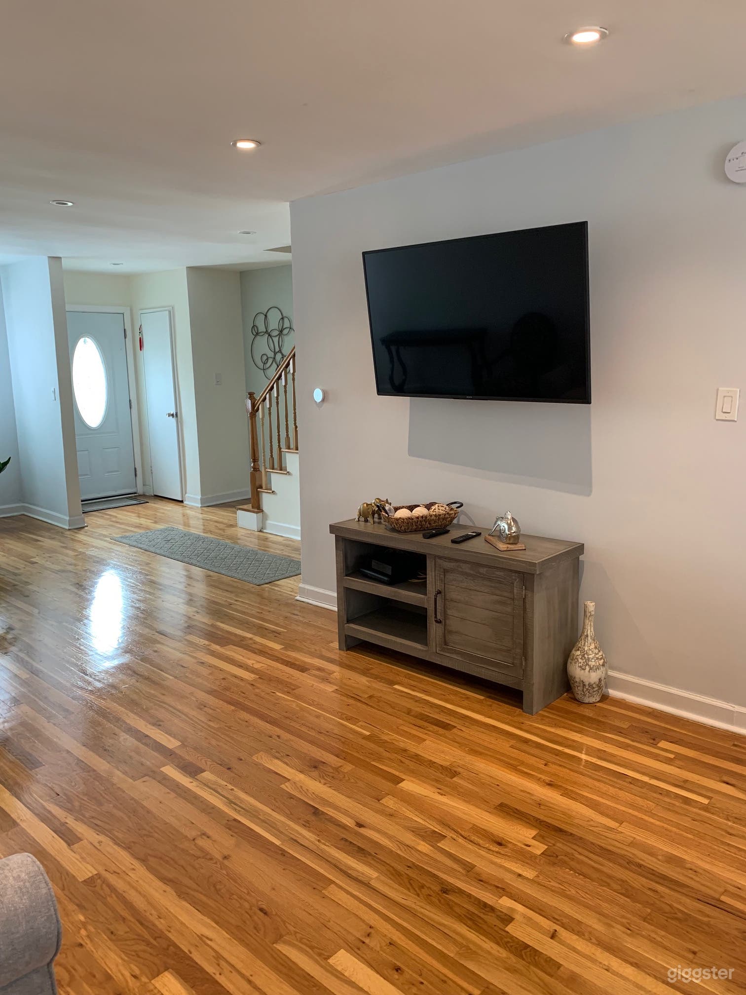 Sunlit Sanctuary: A Film Location Gem Photo 4