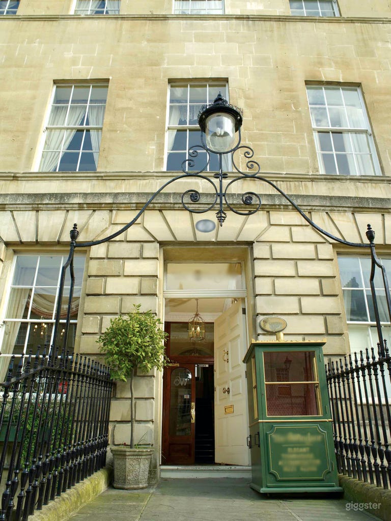  Traditional Georgian Townhouse Hotel with Historic Charm in Bath 