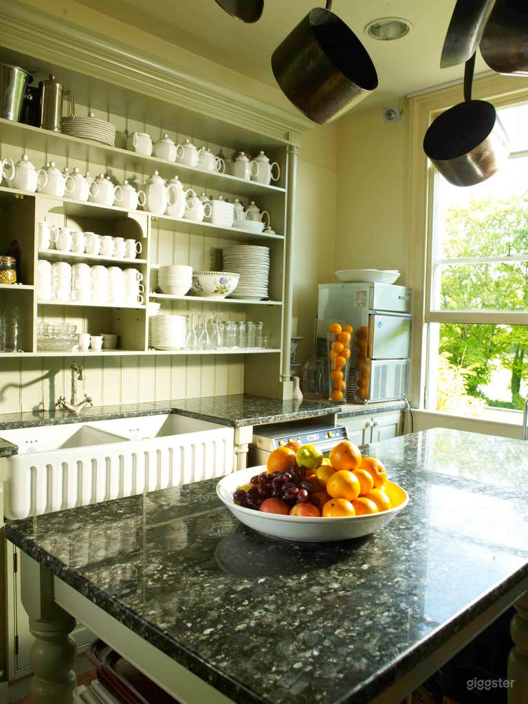  Traditional Georgian Townhouse Hotel with Historic Charm in Bath 