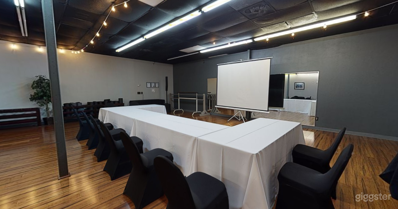Modern and Stylish Meeting Room in Clearwater Photo 1