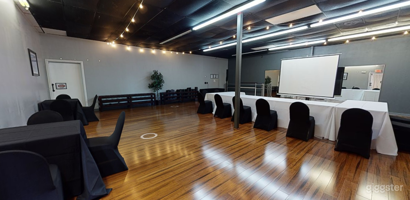 Modern and Stylish Meeting Room in Clearwater Photo 3