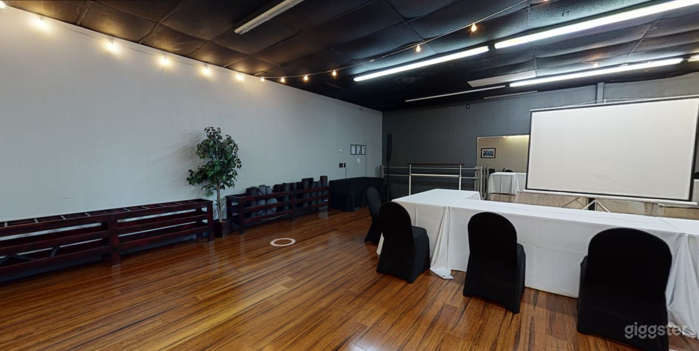 Modern and Stylish Meeting Room in Clearwater Photo 4