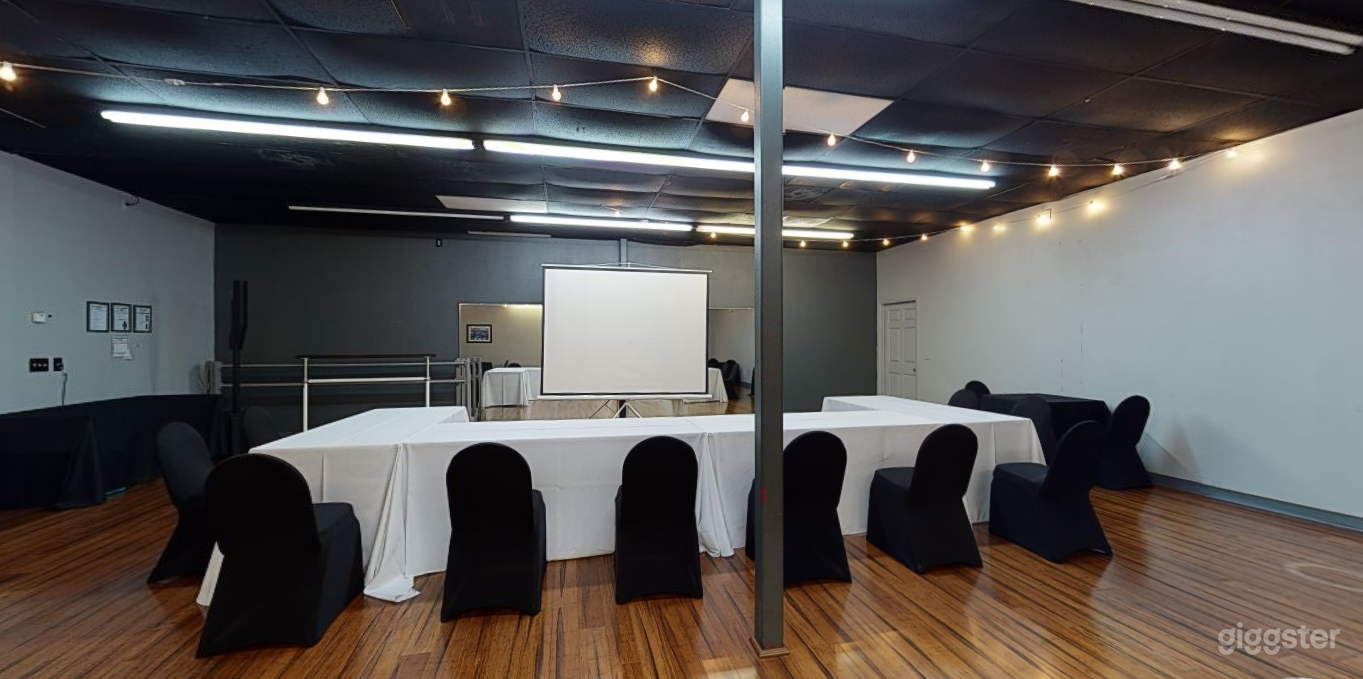 Modern and Stylish Meeting Room in Clearwater Photo 2