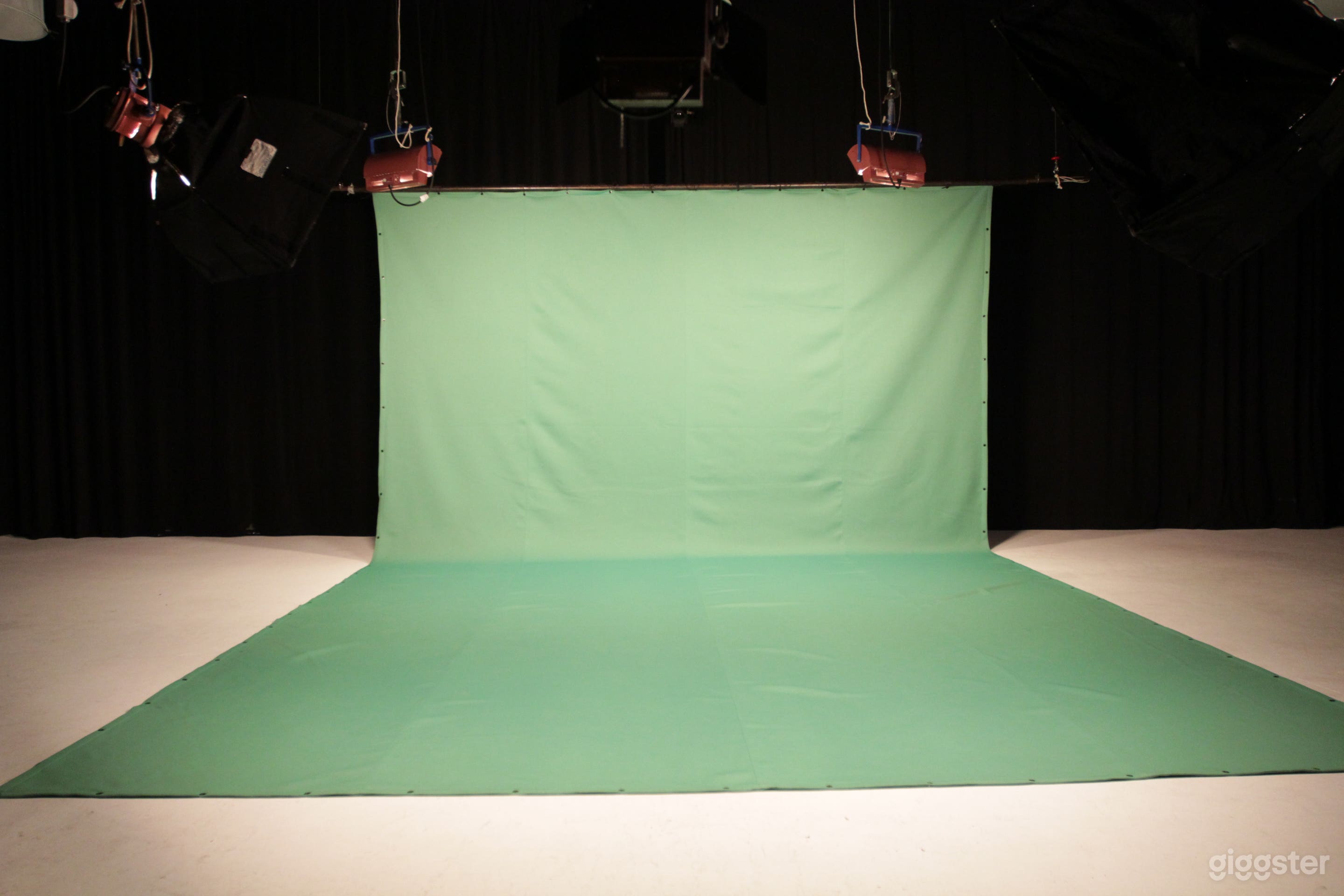Greenscreen available