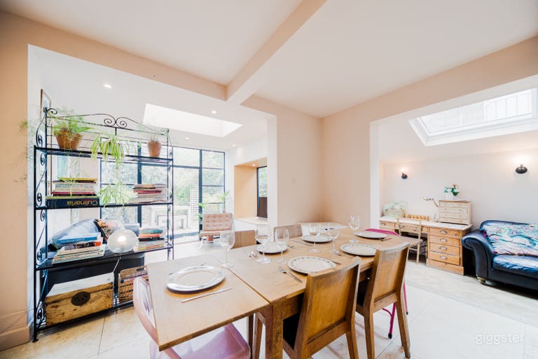  Light-Filled Westfield Flat – Stylish Shoot Space 