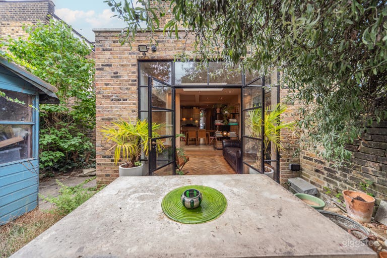  Light-Filled Westfield Flat – Stylish Shoot Space 