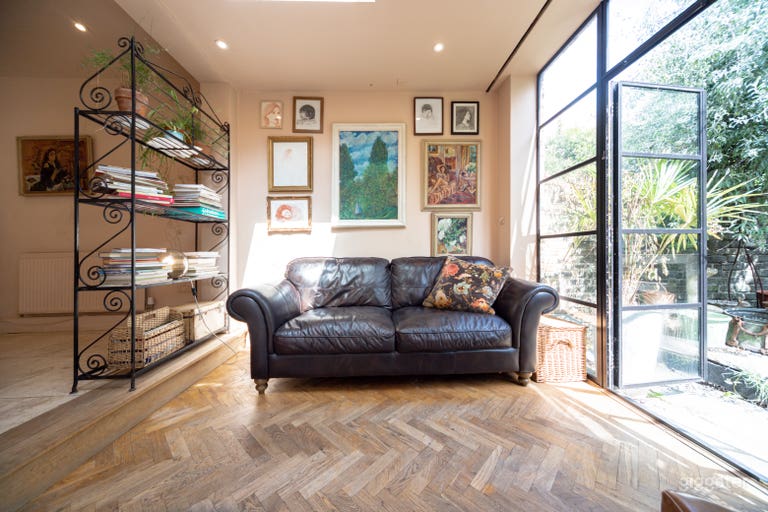  Light-Filled Westfield Flat – Stylish Shoot Space 