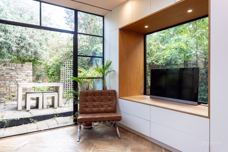  Light-Filled Westfield Flat – Stylish Shoot Space 