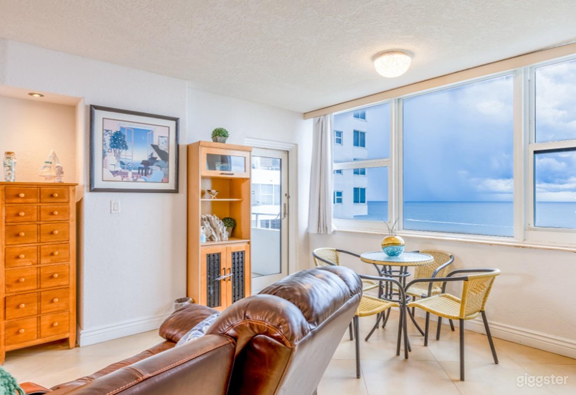 Direct Ocean View|Beachfront Condo| Pool & Balcony Photo 4