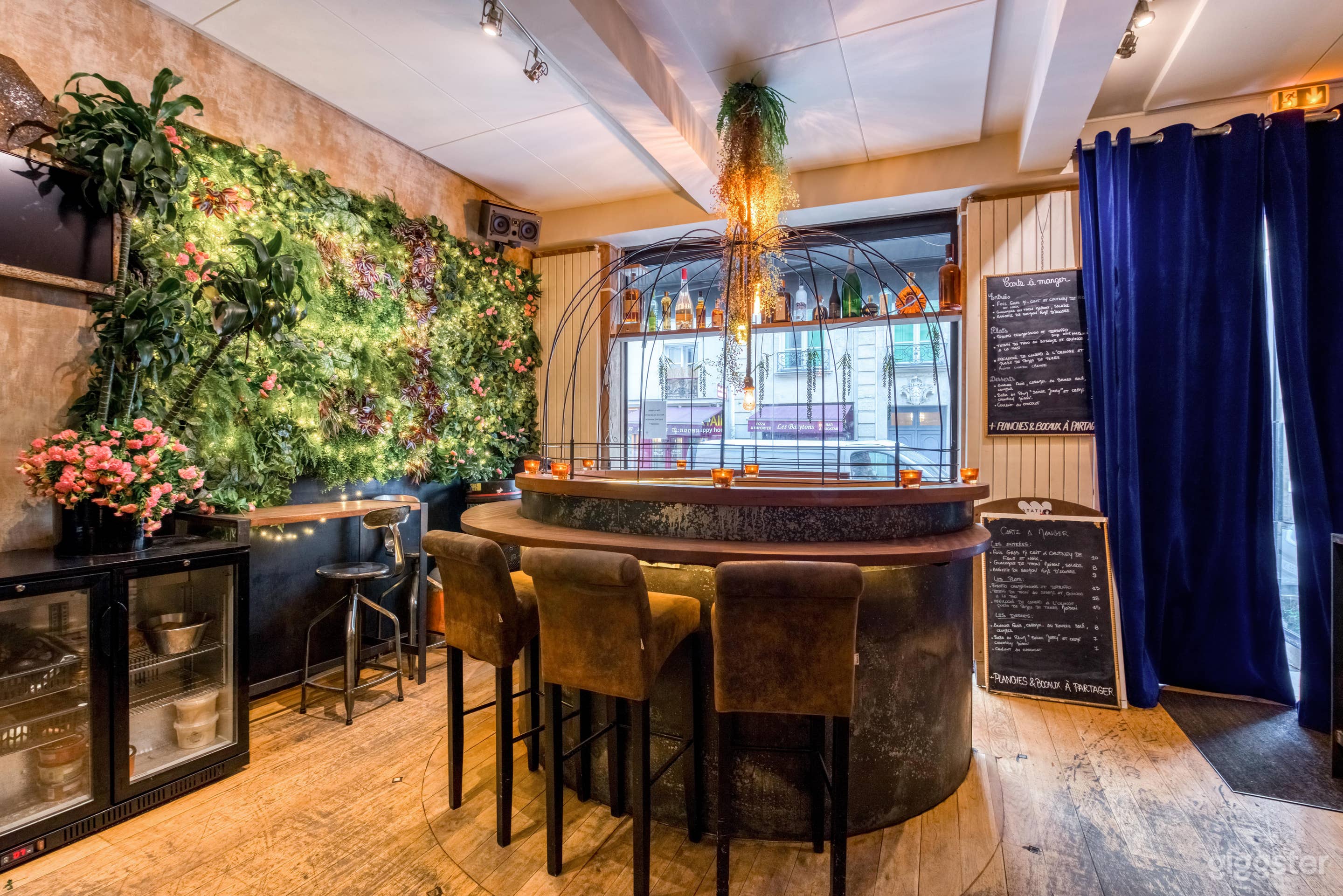 Cantine moderne à Paris Photo 2