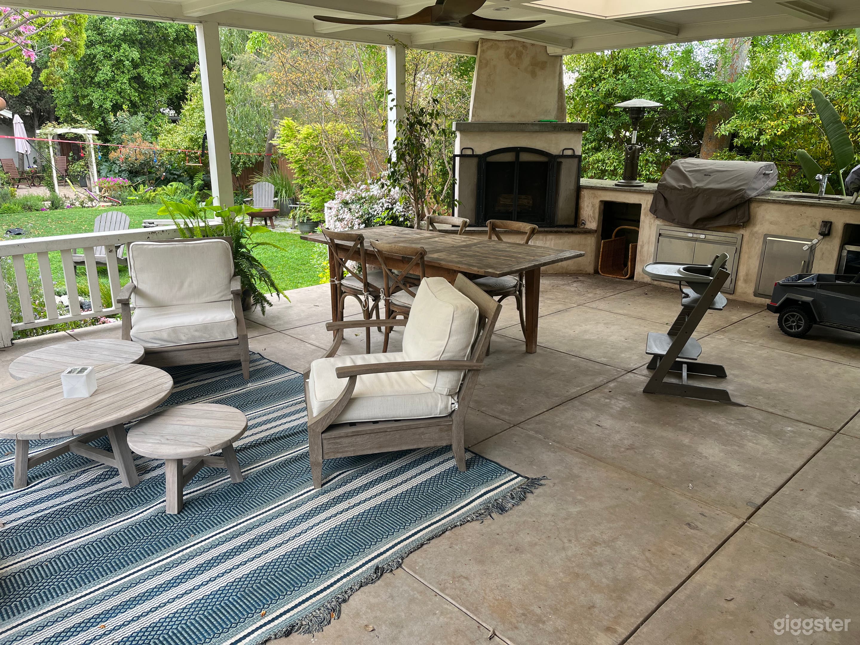 Captivating Garden Oasis: A Serene Haven Photo 2