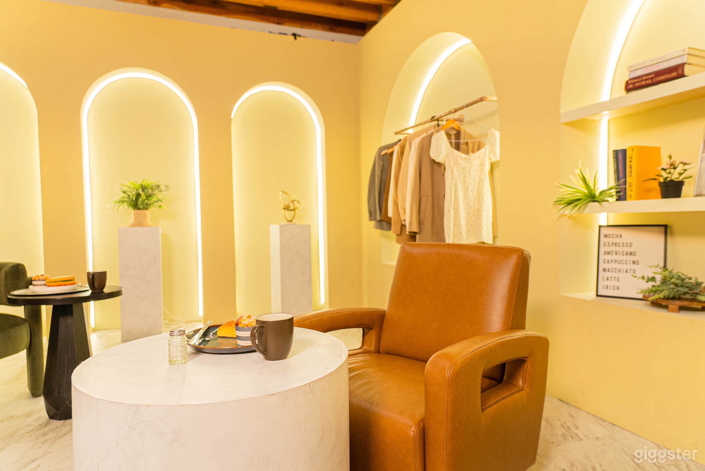 Cafe/ Luxury Store + Multi-sets Photo 4