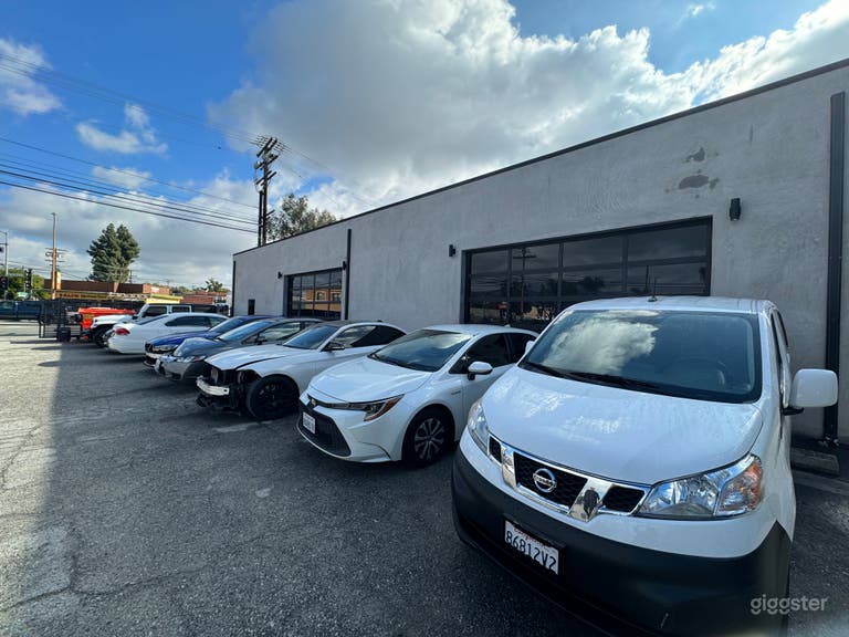  Modern Body Shop with cars  