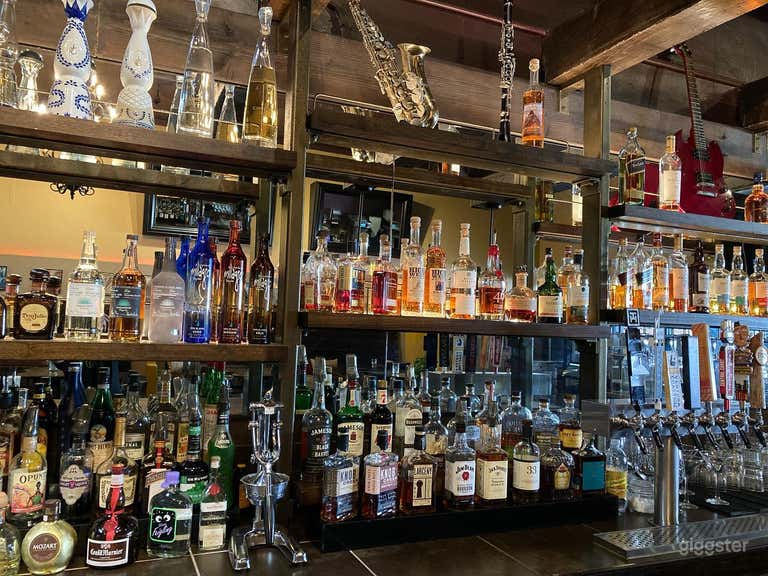  Ventura's Sophisticated Full Bar and Restaurant  