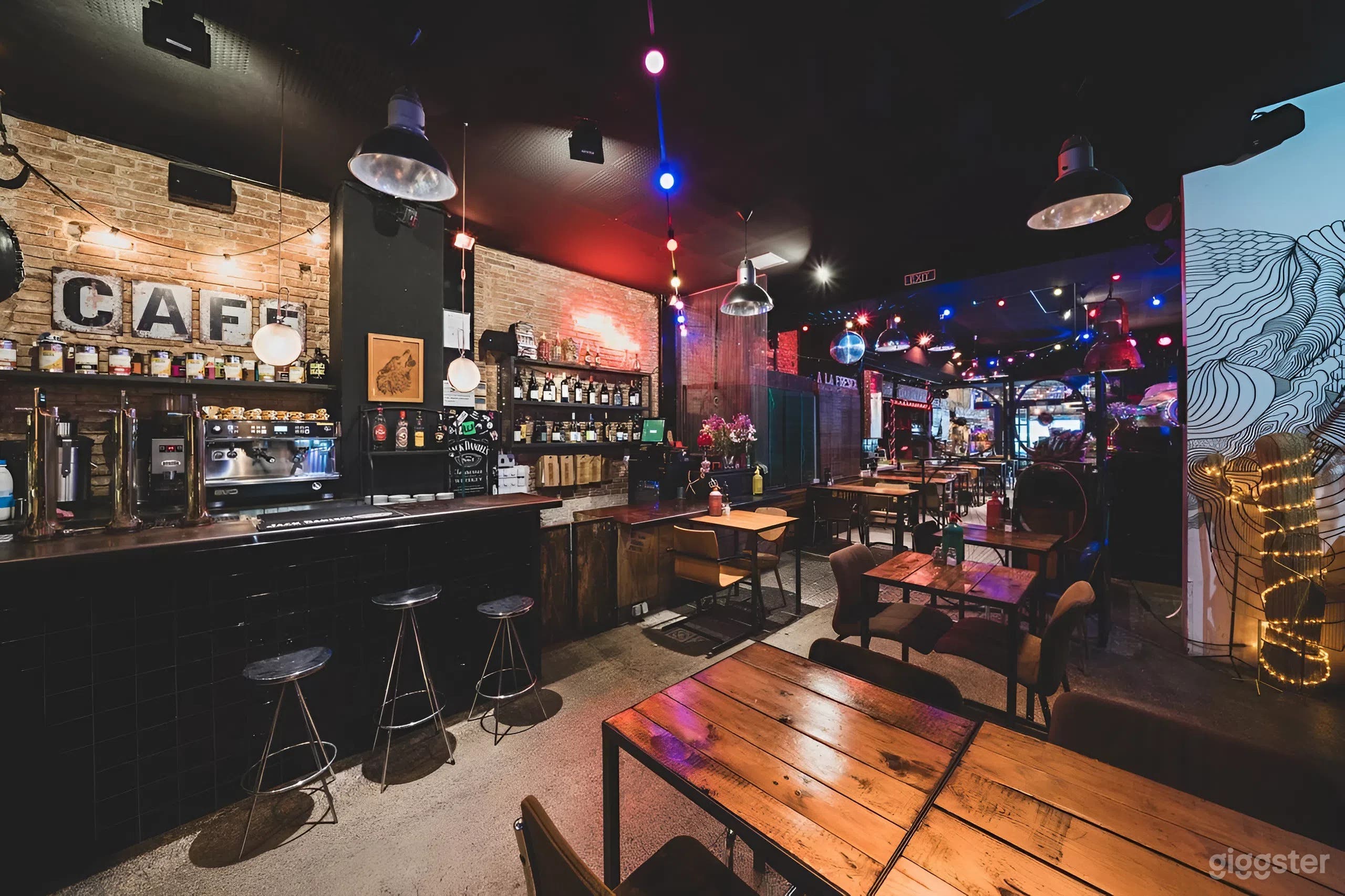 Main Room – Lively Dining &amp; DJ-Driven Energy for Up to 120 Guests Photo 4