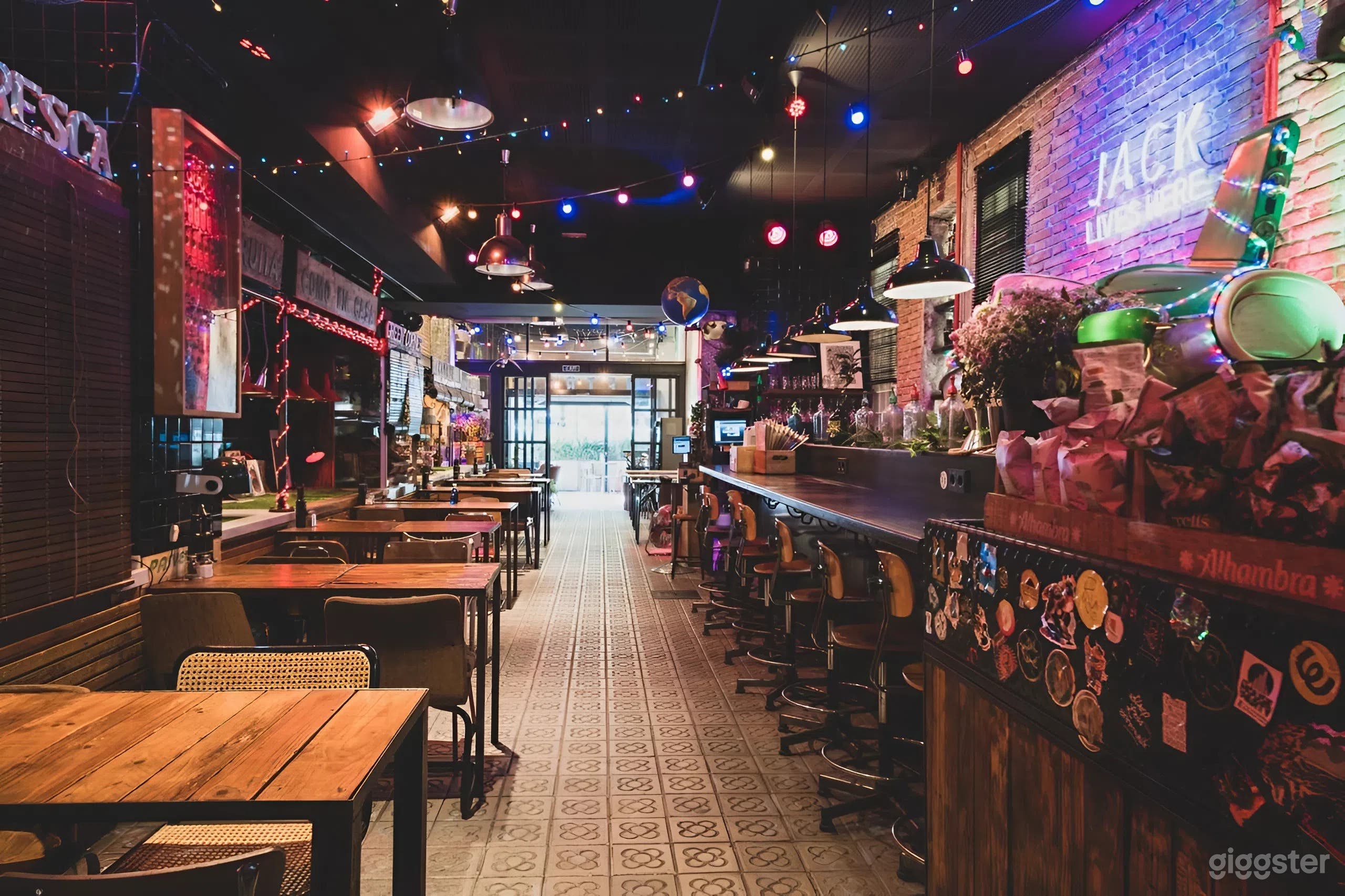 Main Room – Lively Dining &amp; DJ-Driven Energy for Up to 120 Guests Photo 2