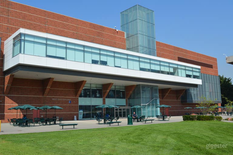  COLLEGE 16 - College with Spacious Halls and Fountain 