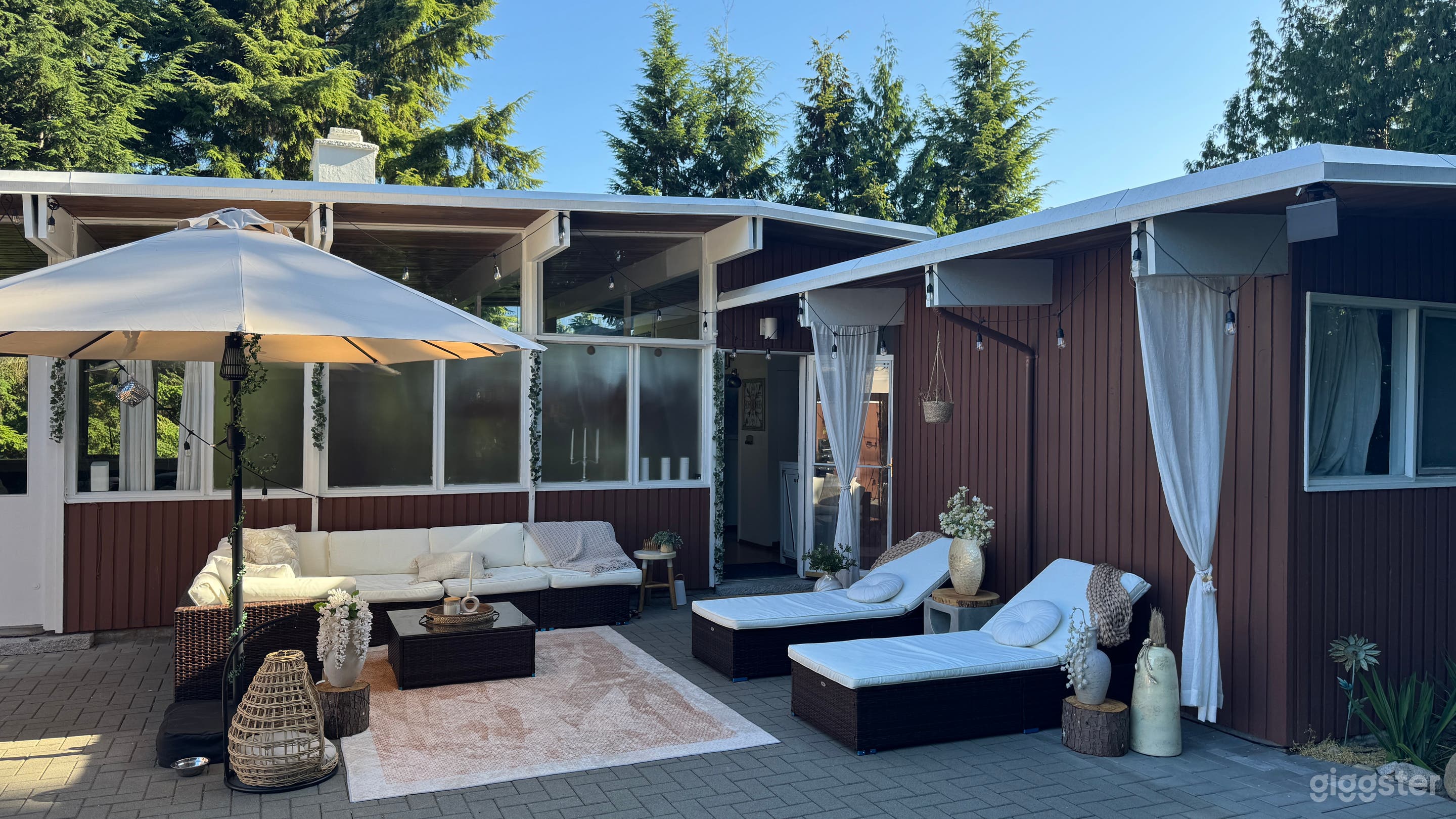 The Wooden Beam Wonder  Photo 4