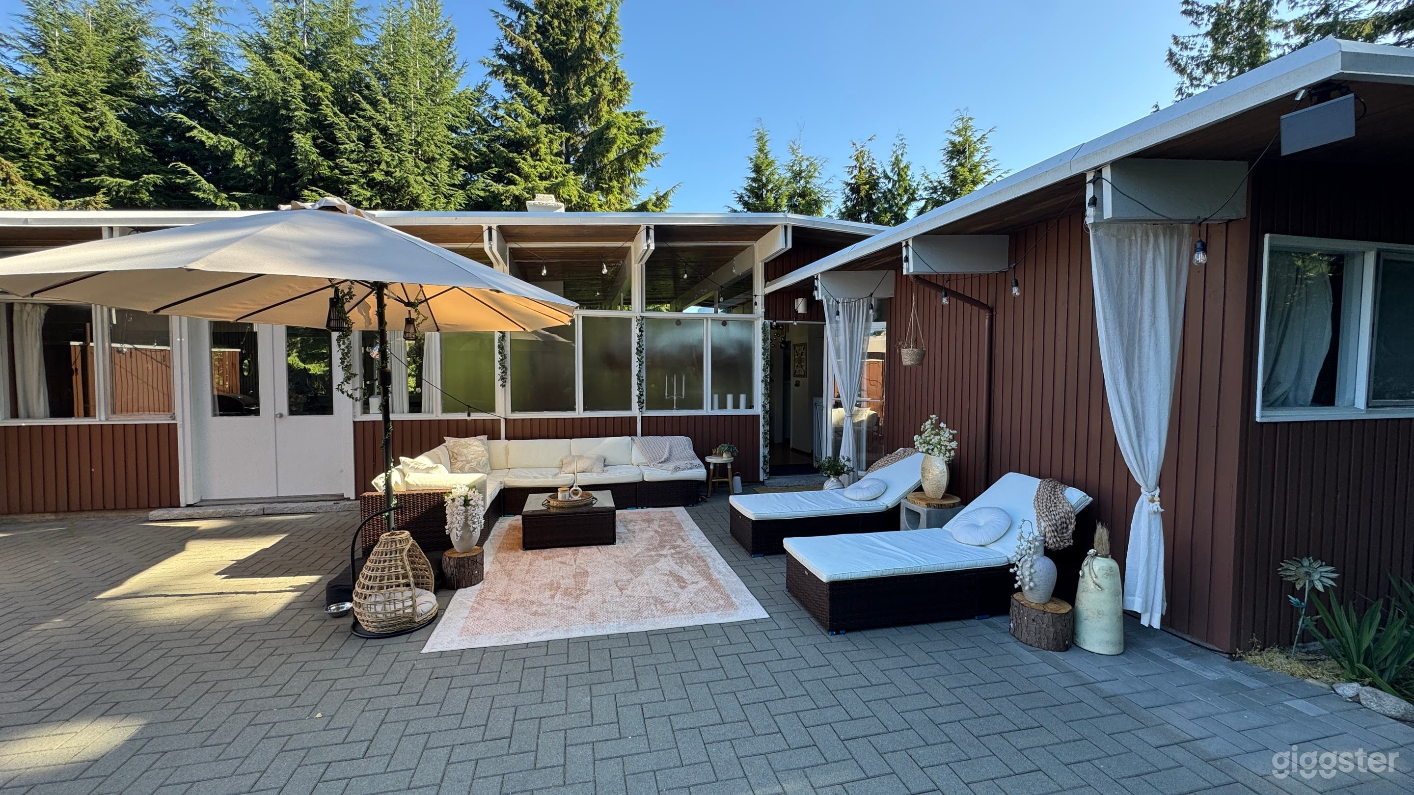 The Wooden Beam Wonder  Photo 3