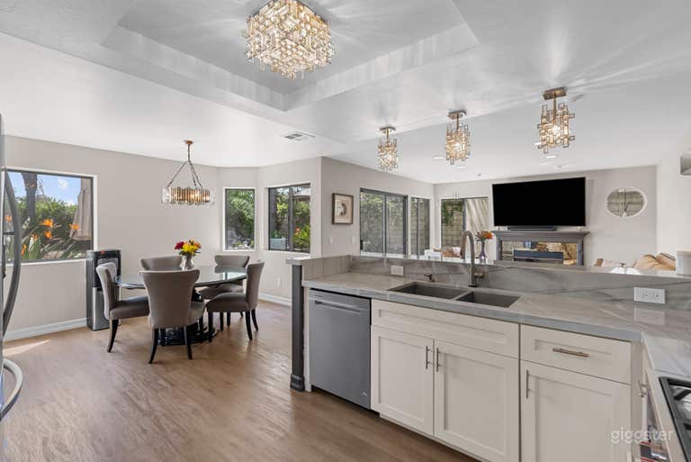  Kitchen/breakfast nook 