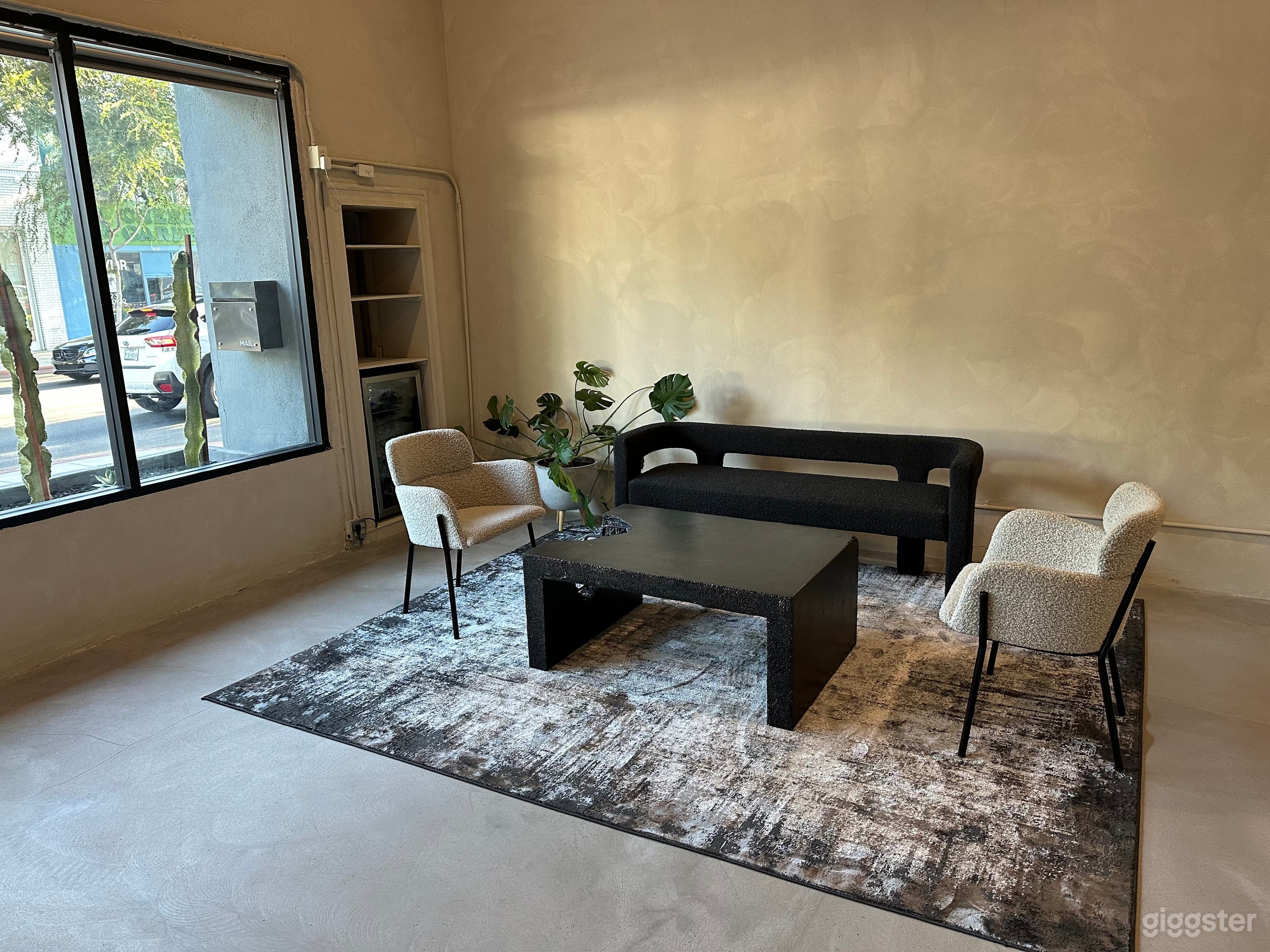 Timeless Elegance Infused with Healing Energy Photo 3