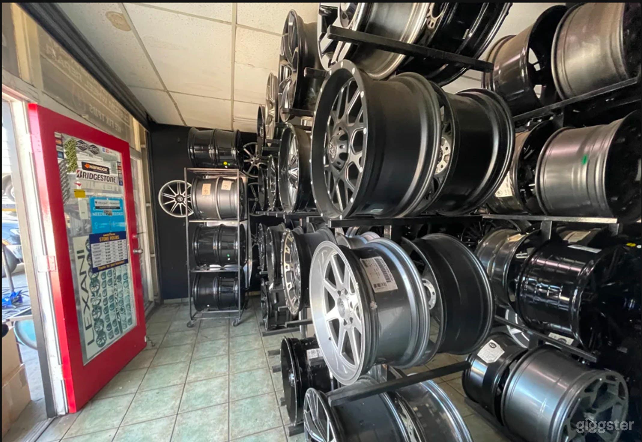 Versatile Tire Shop Space For Film Production And Filming Photo 2