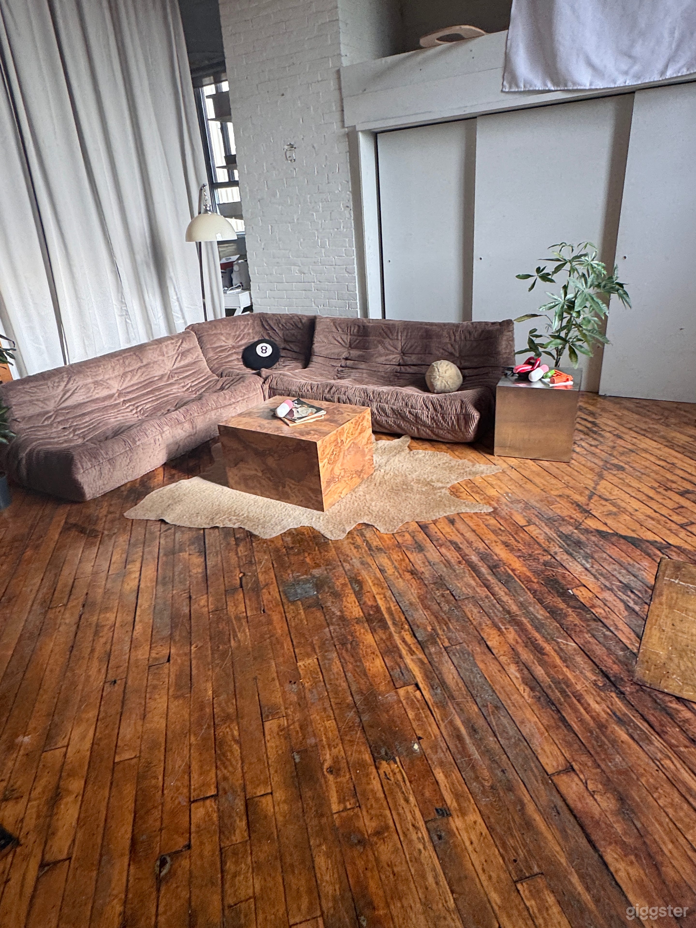 NYC style industrial studio loft Photo 3