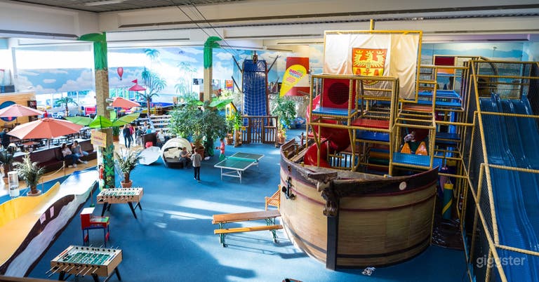  Vermietung von Indoor-Spielplätzen und Aktionsparkhallen 