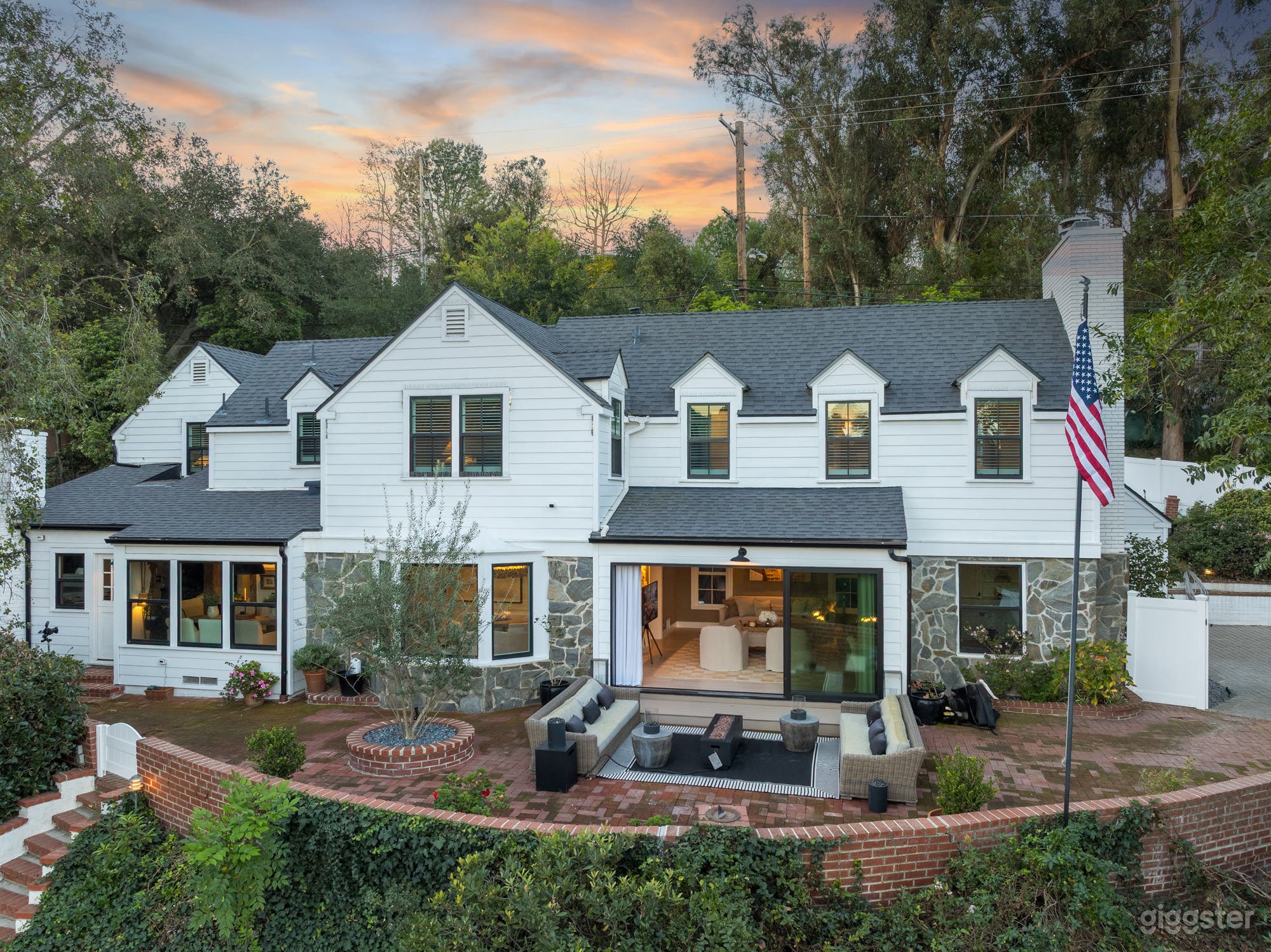COLDWATER CAPE, STONE ARCH & IVY POOL TERRACE Photo 2
