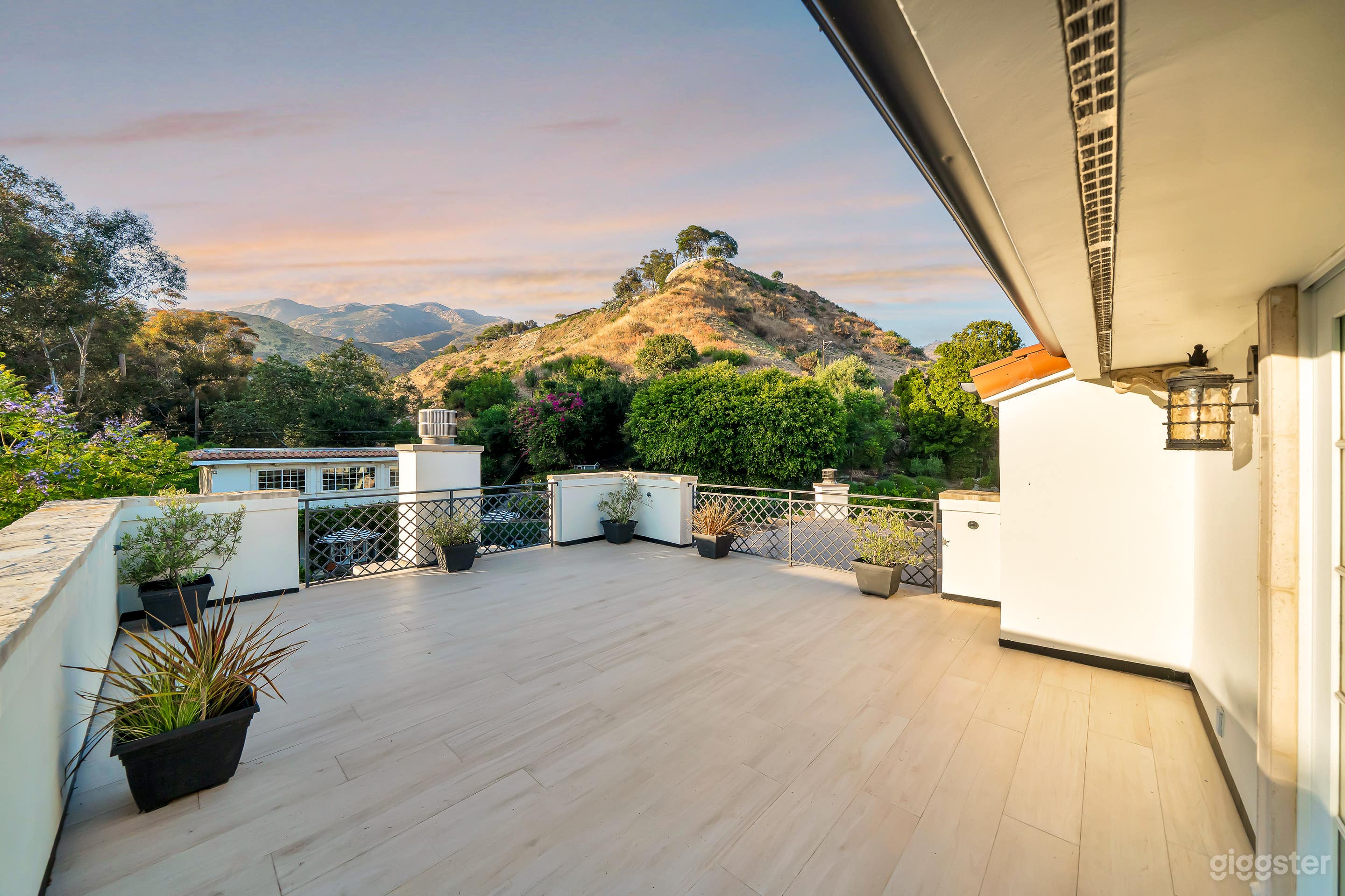 Luxury Malibu Hillside Estate w/ Pool & Mountain View Photo 3