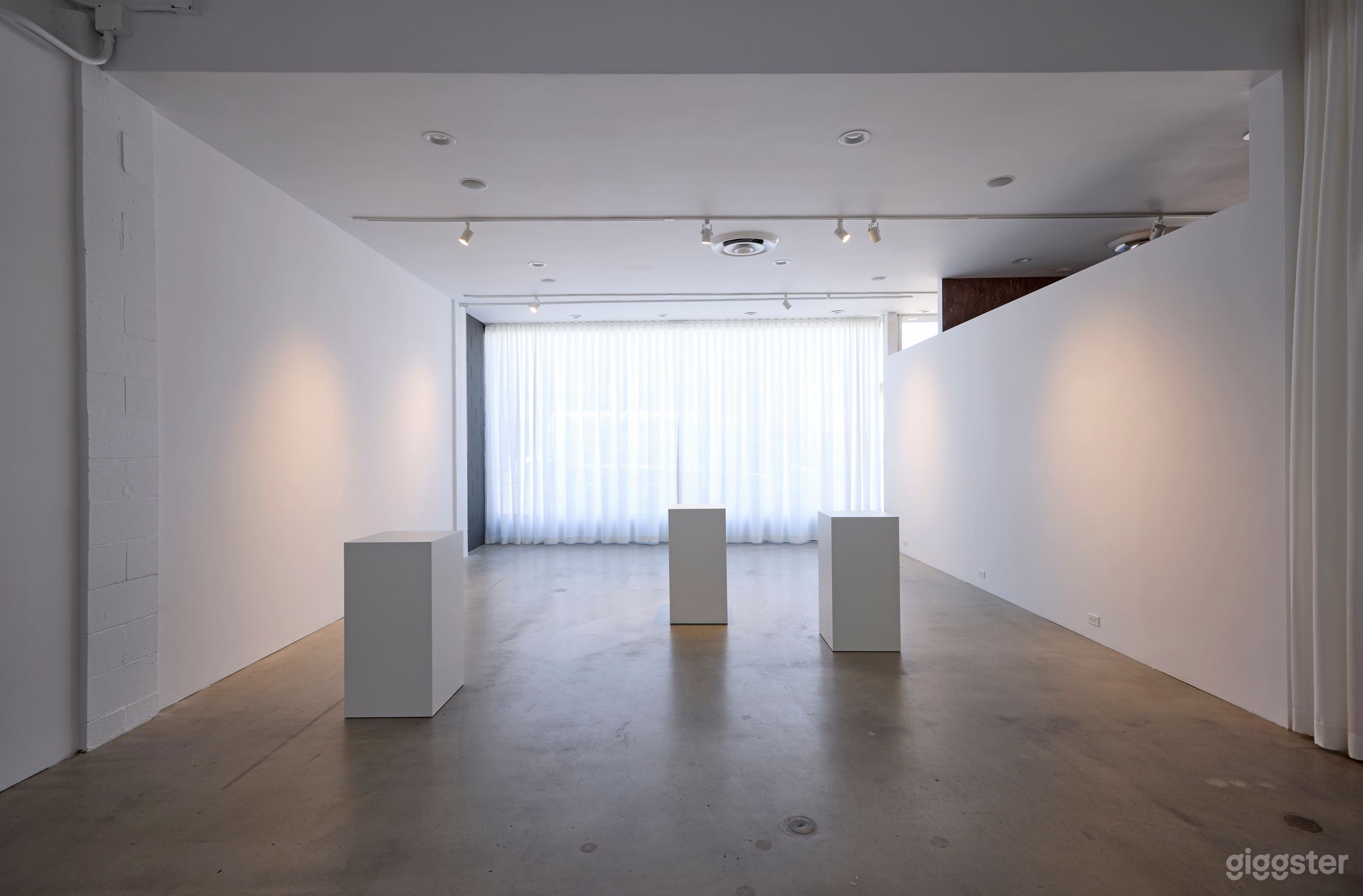 Gallery Showroom Photo 4