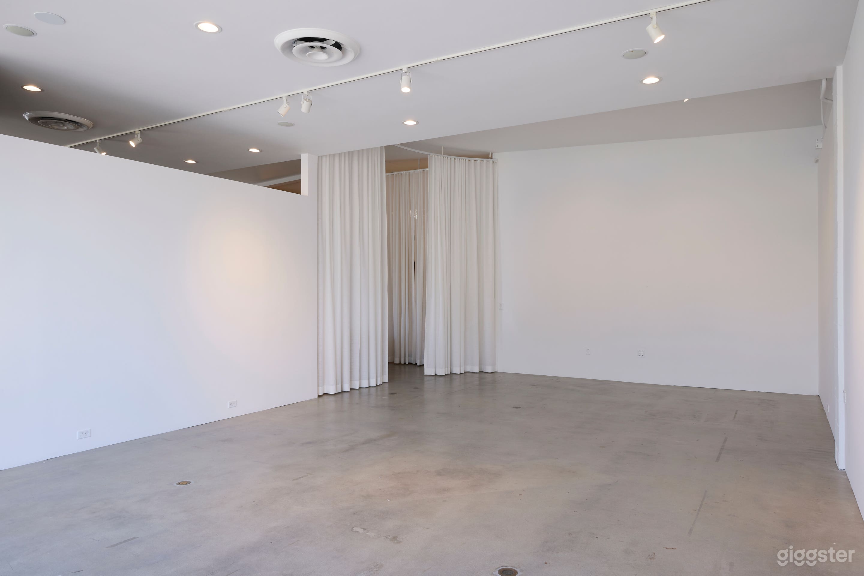 Gallery Showroom Photo 1