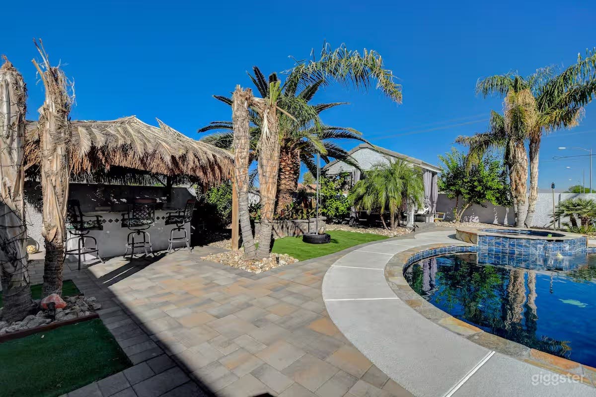 Tropical tiki oasis Photo 1