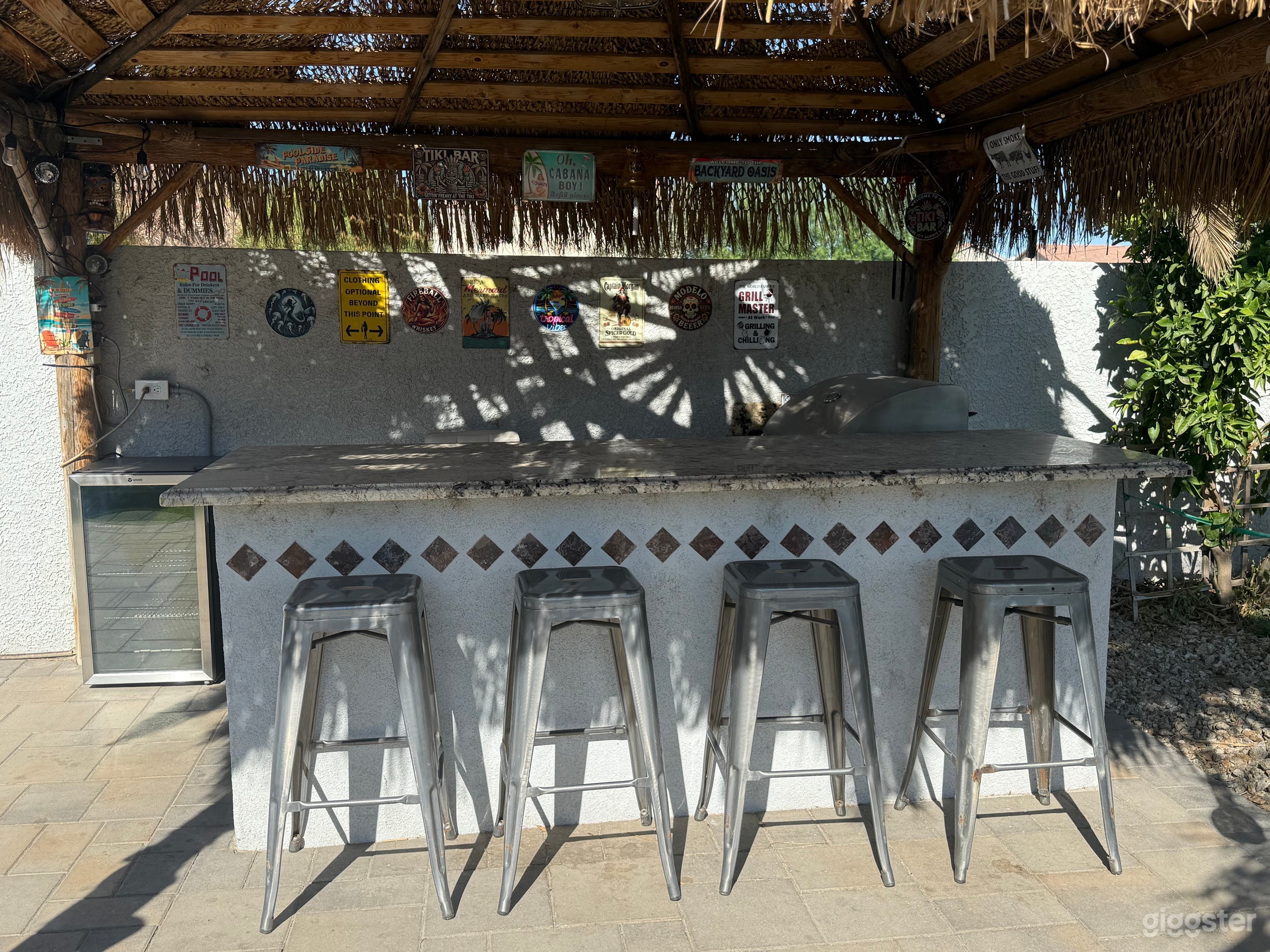 Tropical tiki oasis Photo 4