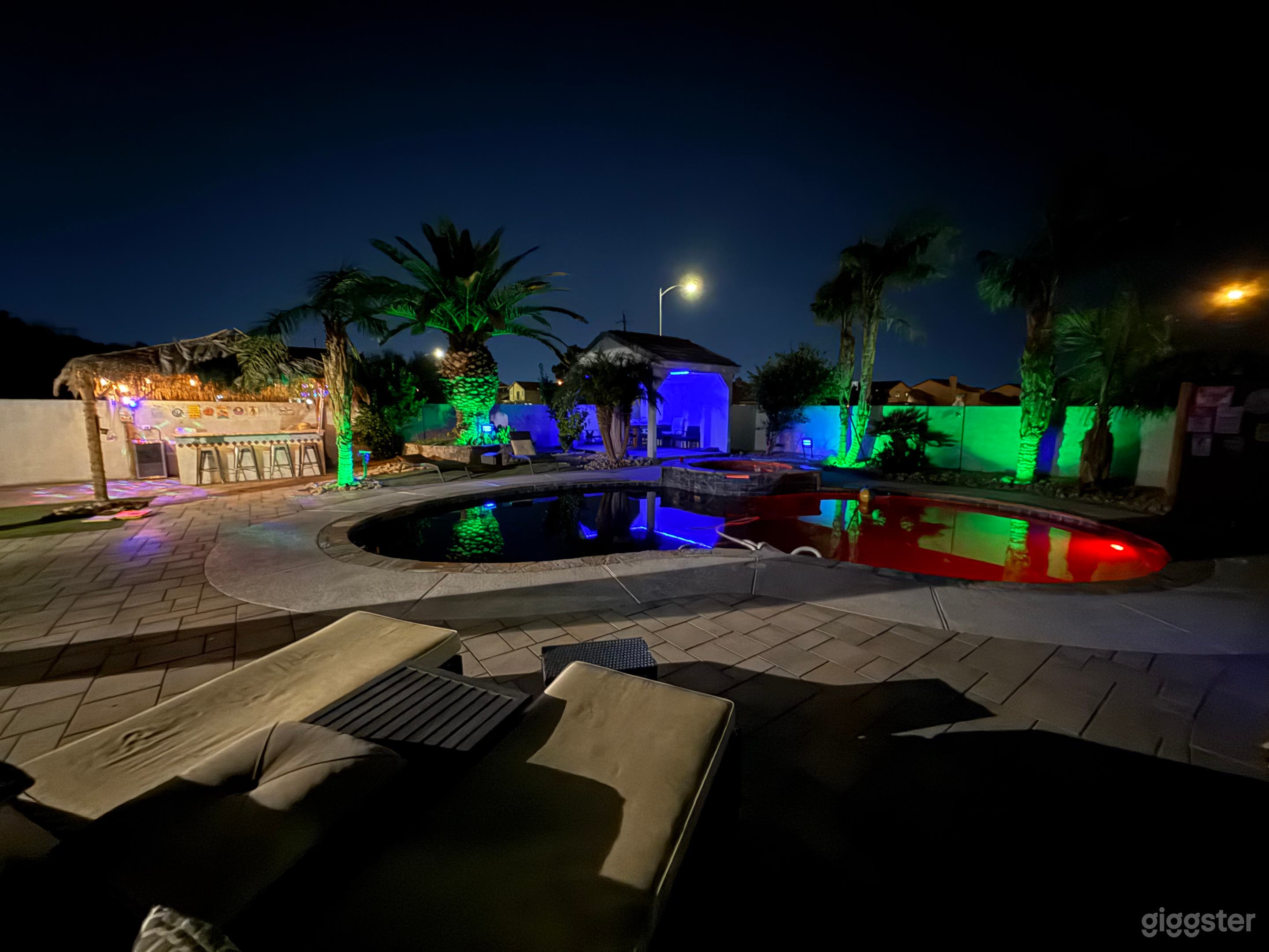 Tropical tiki oasis Photo 3