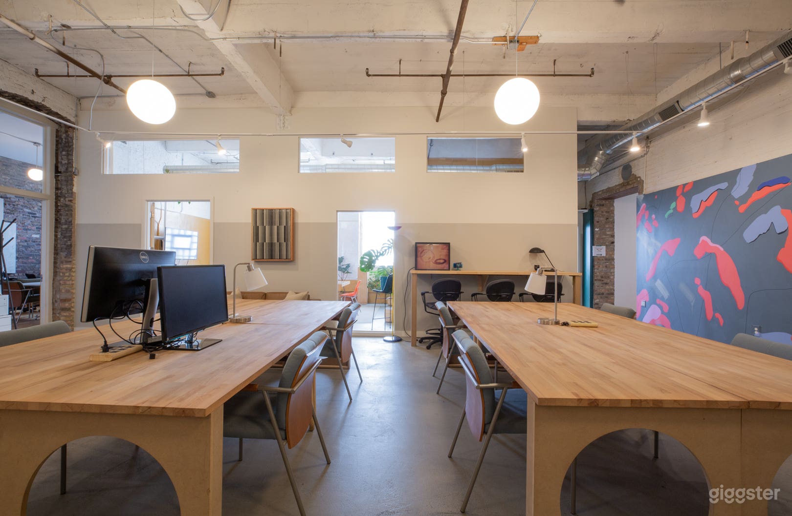 Modern Hot Desk Photo 1