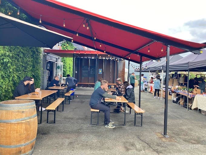 Bright Sunny Semi-covered Patio   Photo 2
