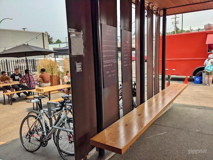 Bright Sunny Semi-covered Patio   Photo 4