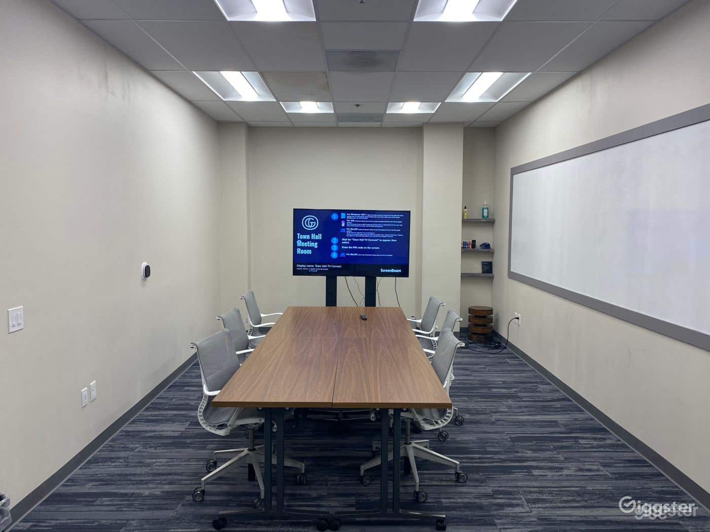 The Townhall Meeting Room Photo 1