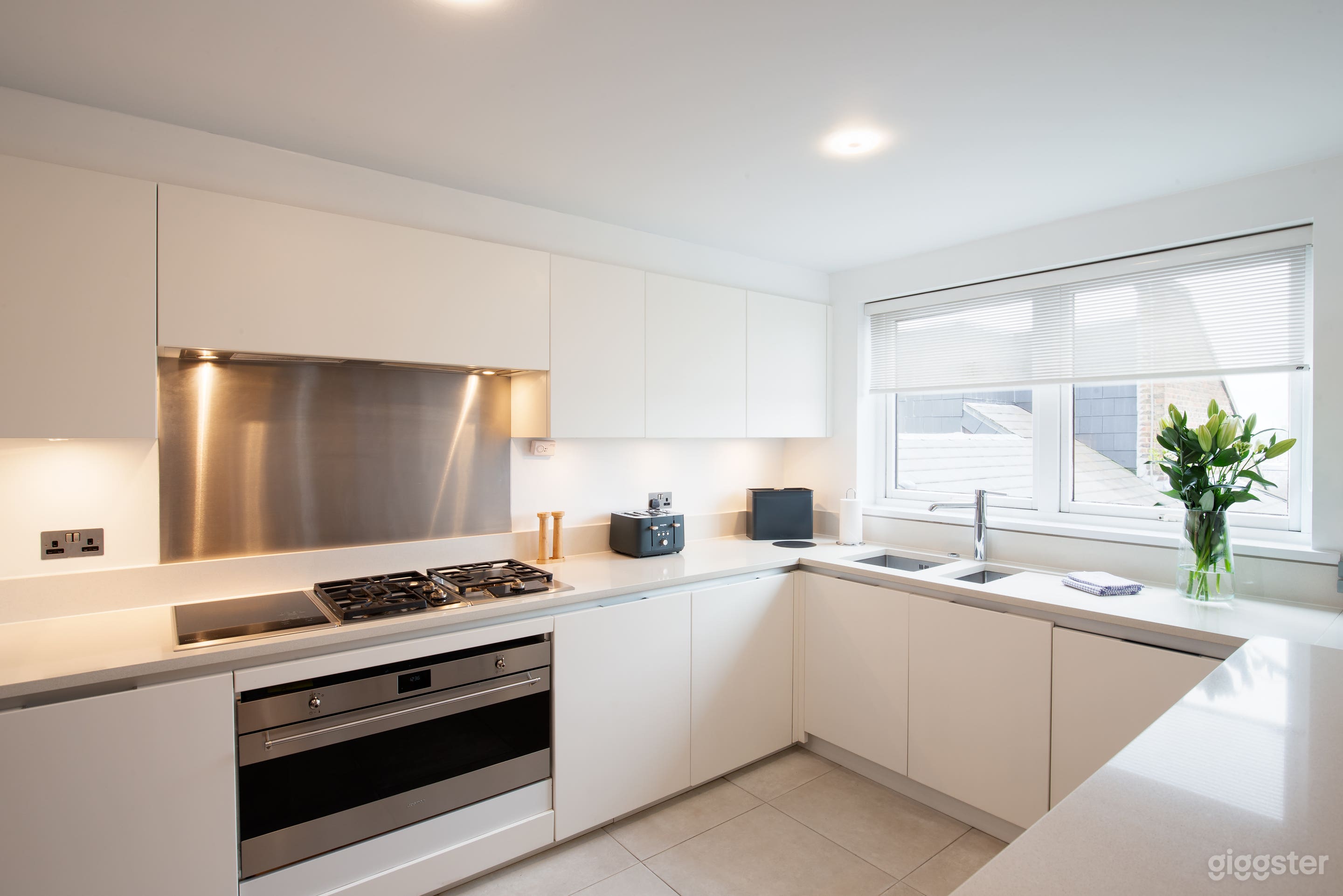 3 Bed Apartment - Luxury Penthouse #39 Photo 4