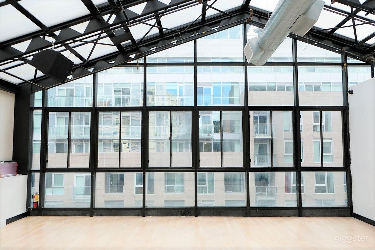 Luxurious 4th Floor Dance Studio Photo 1