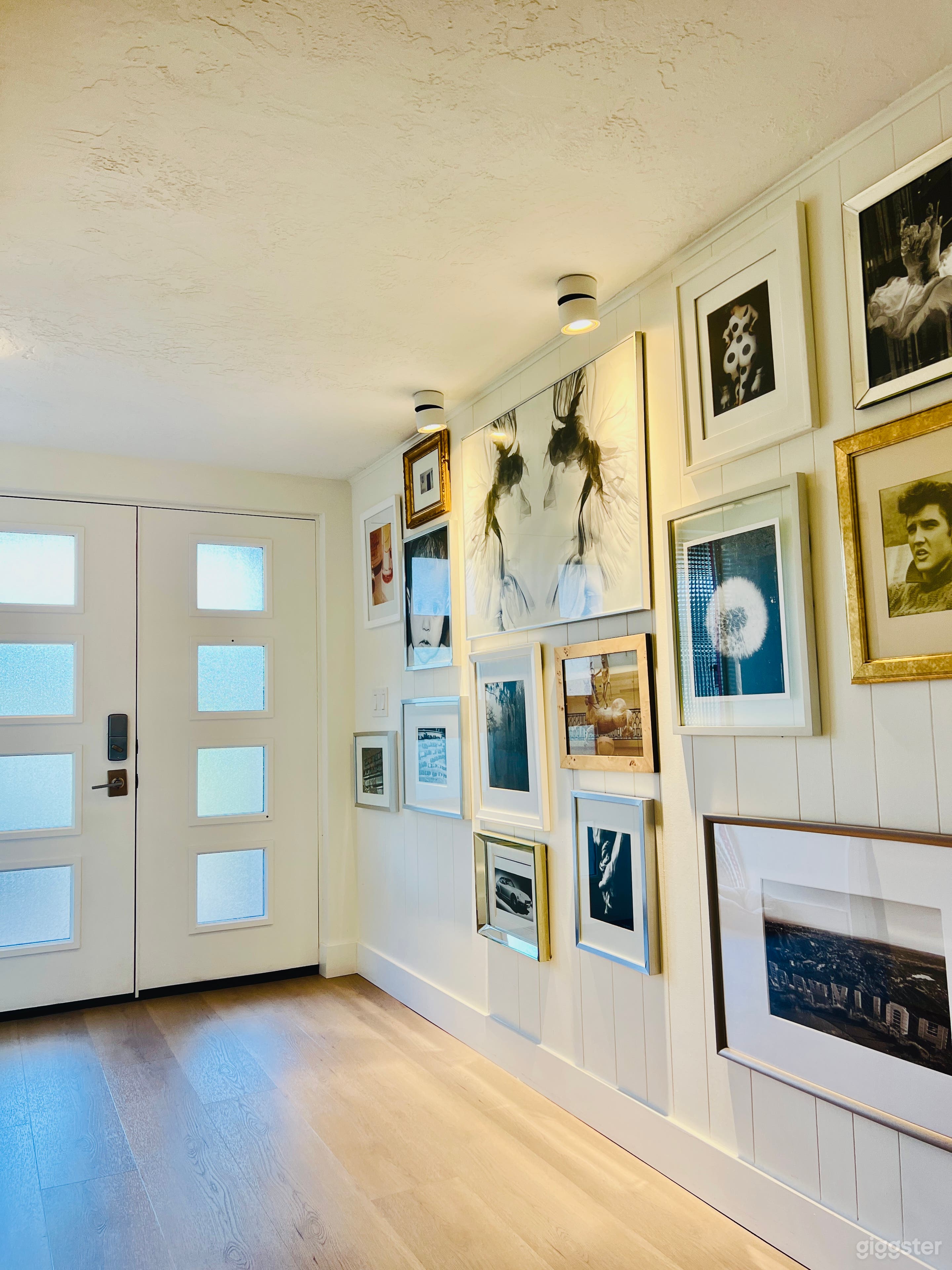 Open Modern Living Space with Scandinavian Design Photo 4