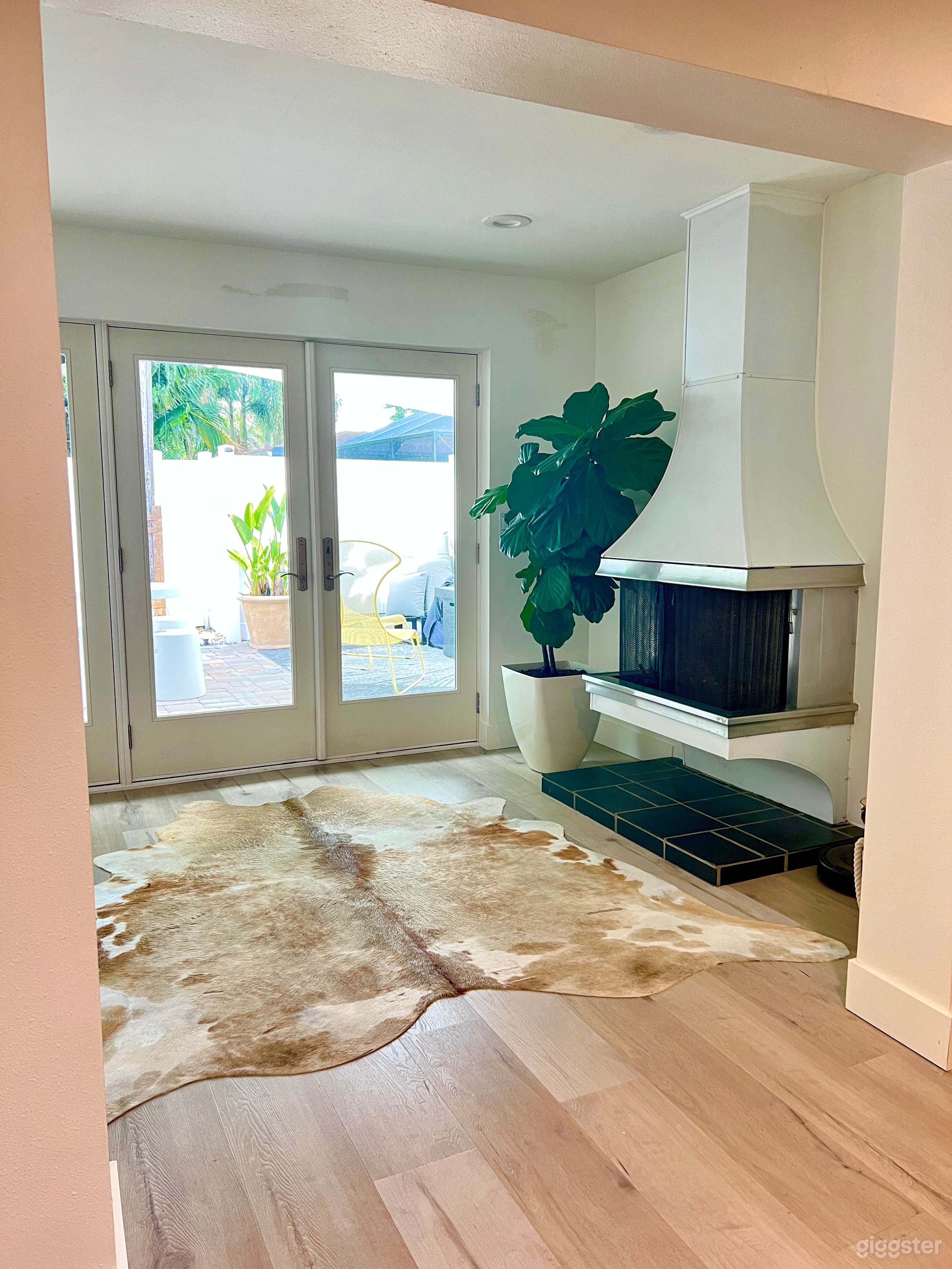 Open Modern Living Space with Scandinavian Design Photo 2