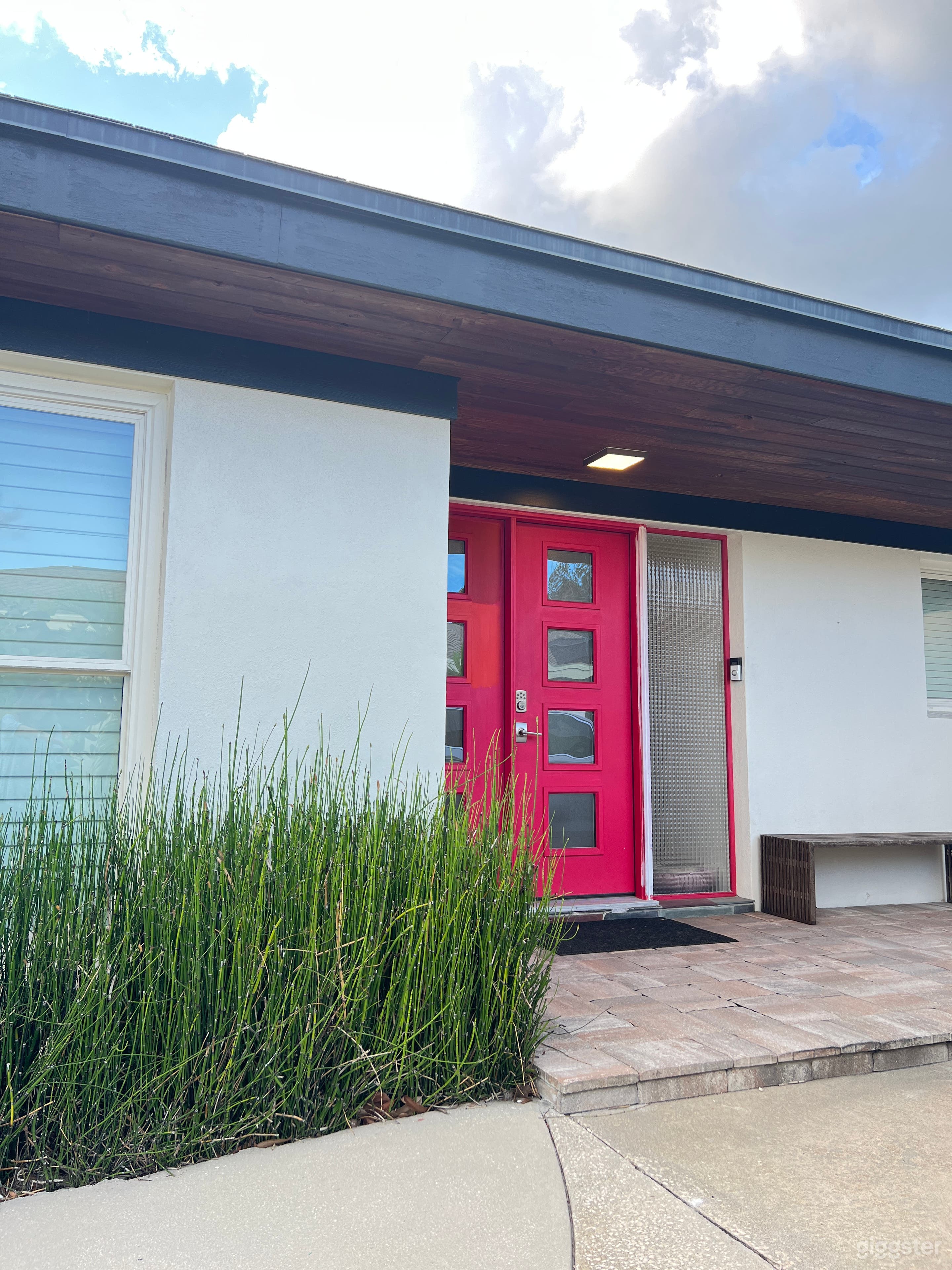 Open Modern Living Space with Scandinavian Design Photo 3