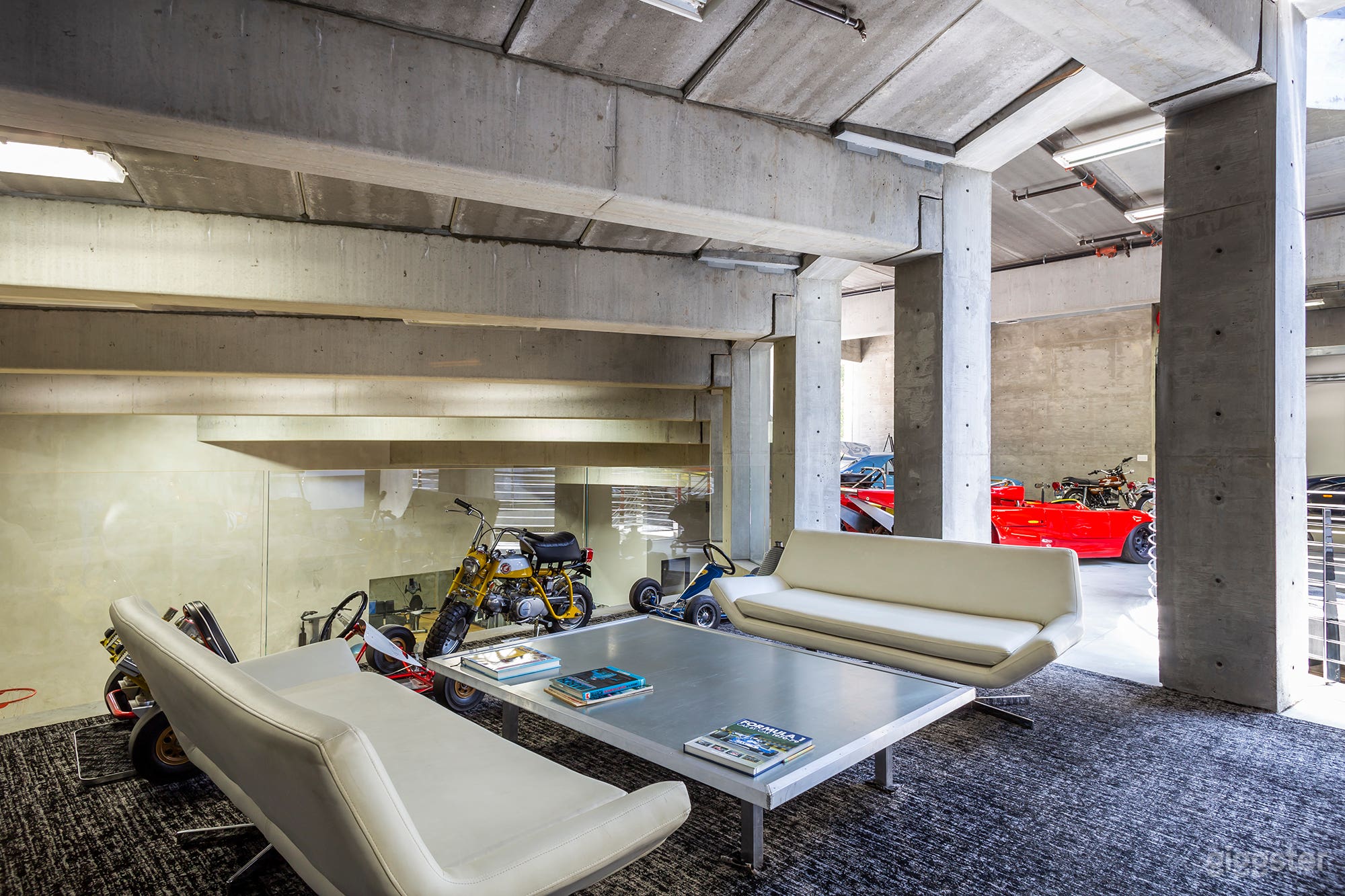 Tony Stark's Garage Photo 4