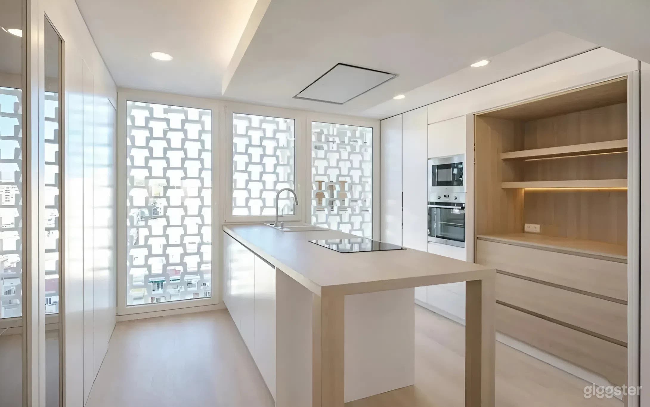 Apartamento en Alicante lleno de luz con vista panorámica al mar Foto 1
