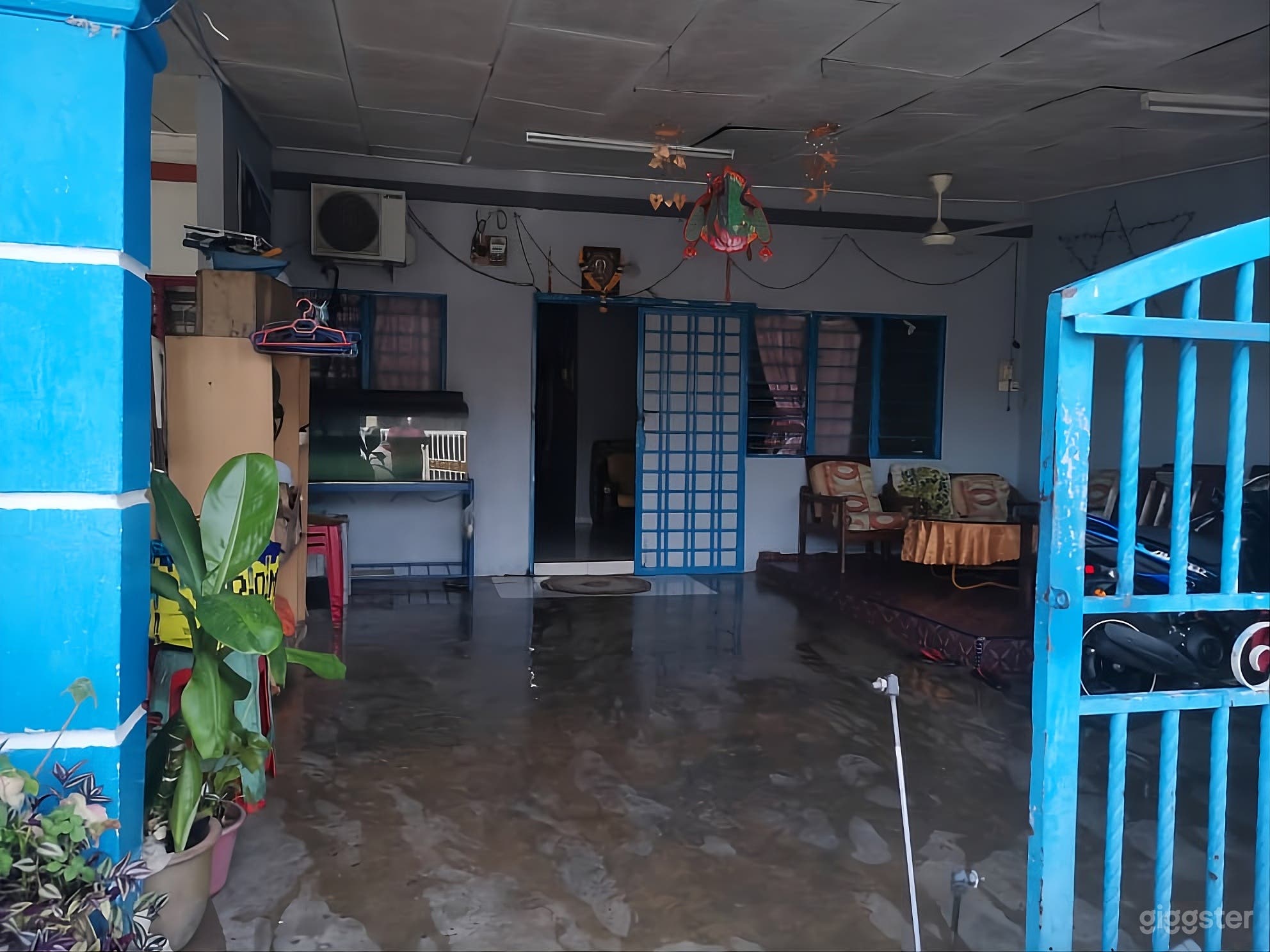 Old-fashioned Simple House for film  Photo 2